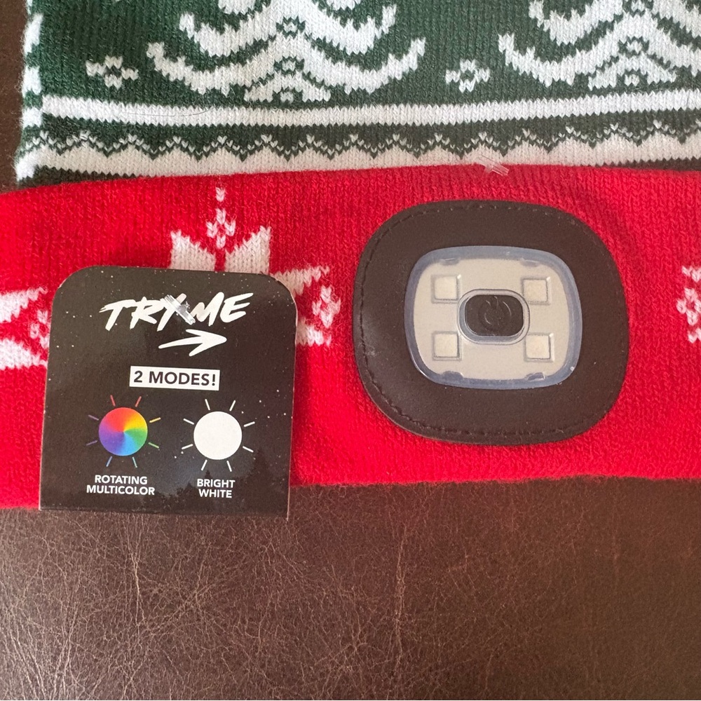 NWT Green and Red LED Beanie with Snowflake Design by Night Scope - Picture 4 of 7